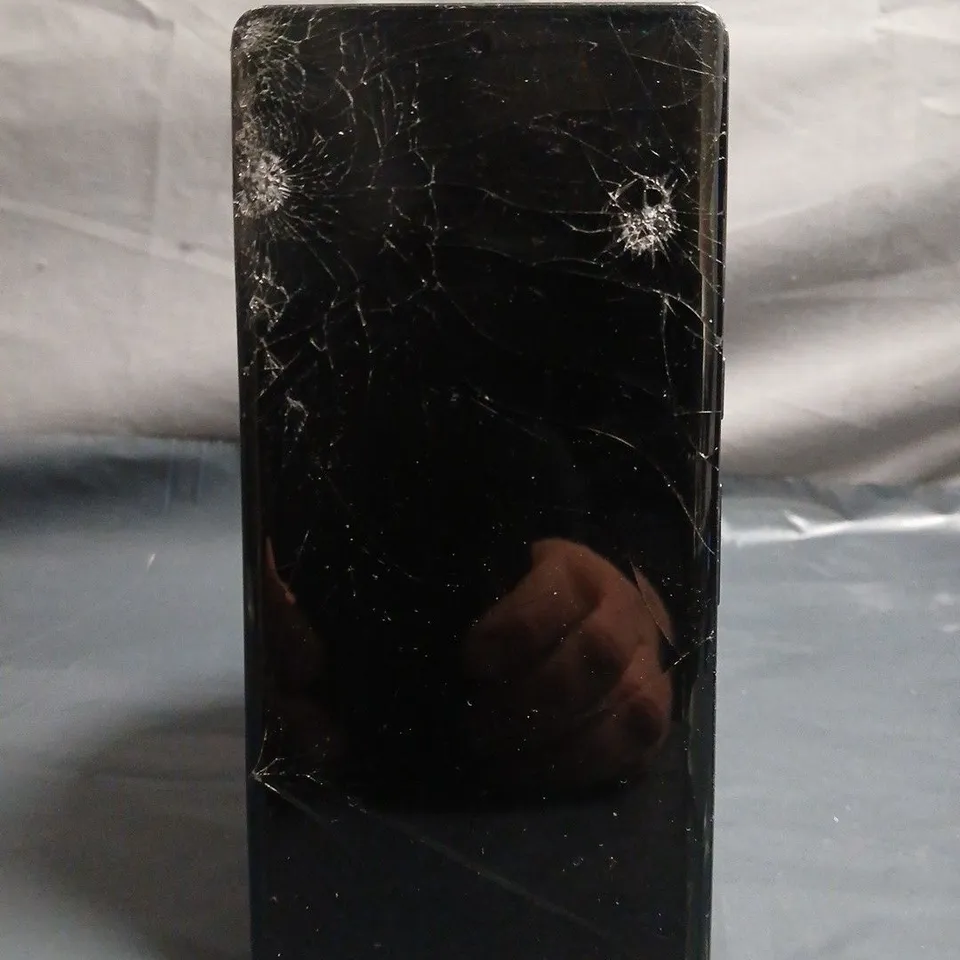 GOOGLE PIXEL 7 PRO - SCREEN SMASHED 