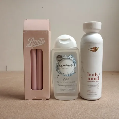 APPROXIMATELY 15 ASSORTED COSMETIC ITEMS TO INCLUDE FEMFRESH, DOVE, ETC - COLLECTION ONLY