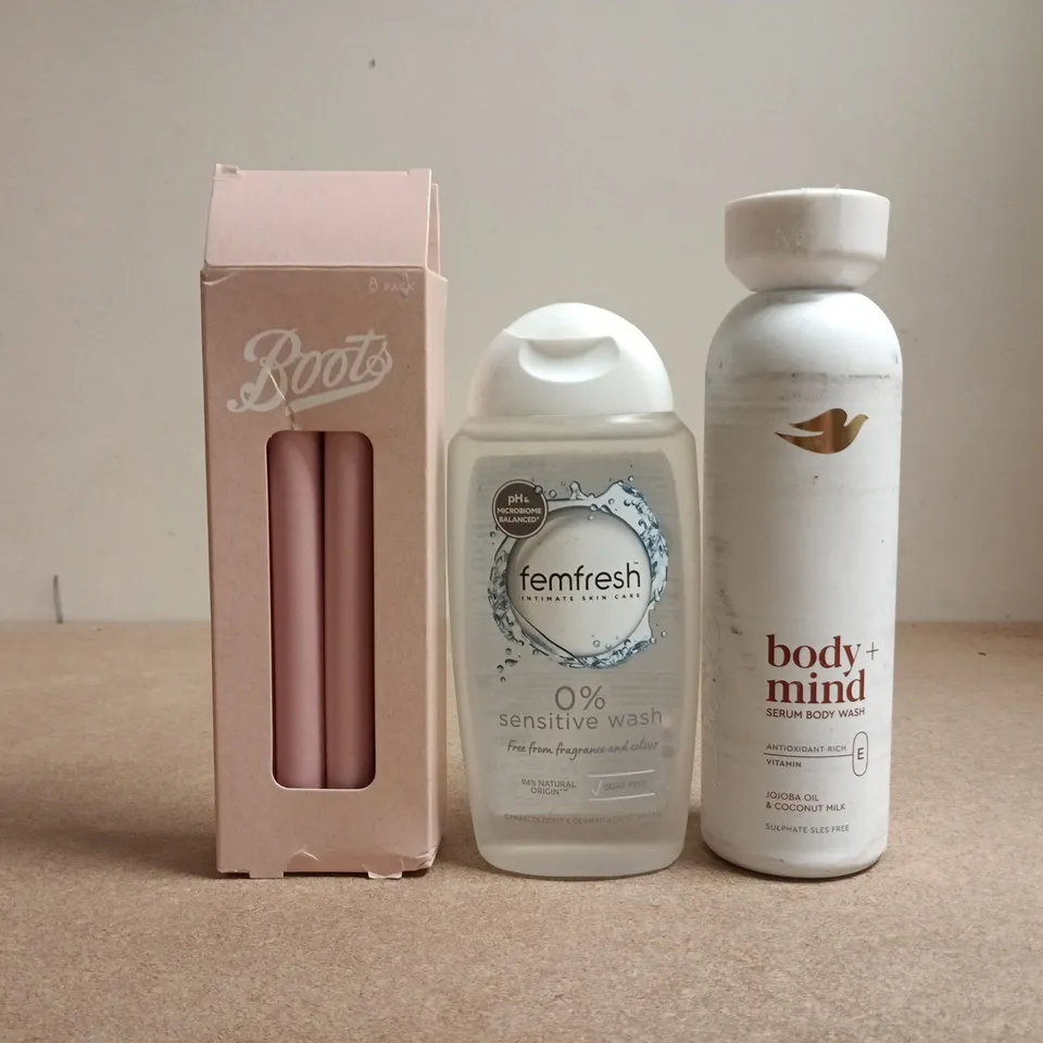 APPROXIMATELY 15 ASSORTED COSMETIC ITEMS TO INCLUDE FEMFRESH, DOVE, ETC - COLLECTION ONLY