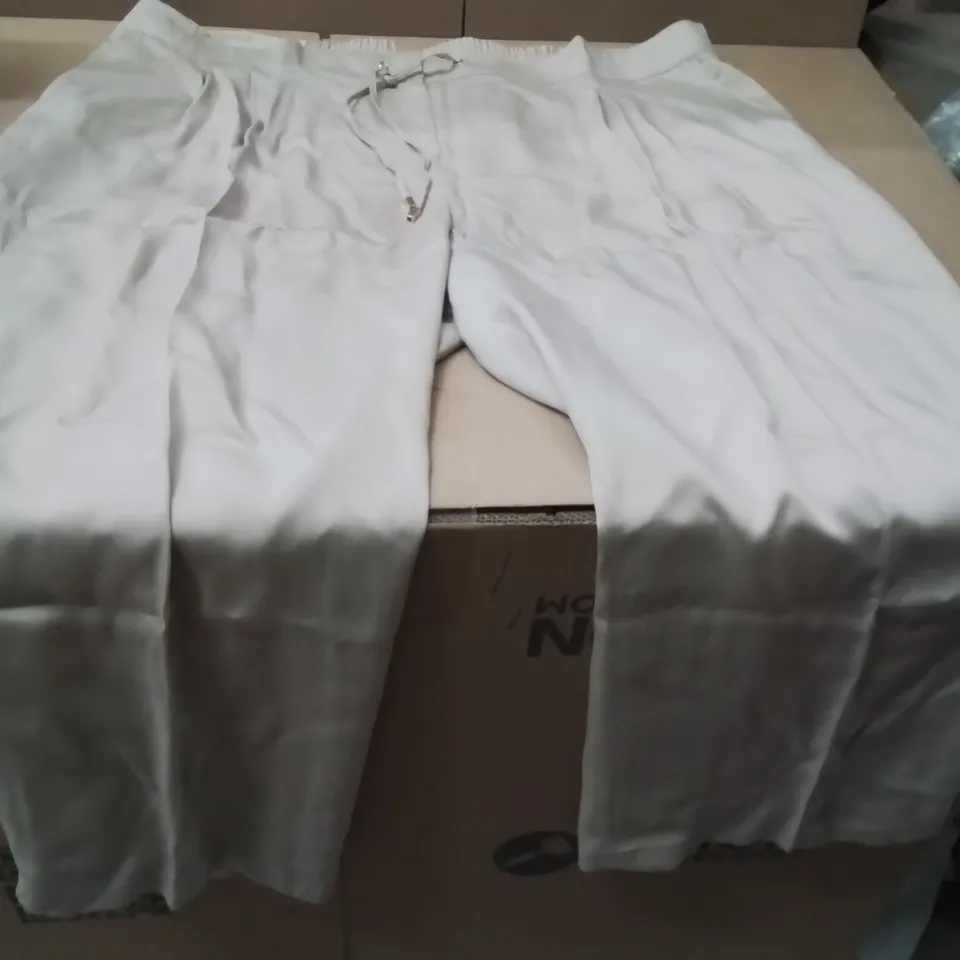 BOXED BRAND NEW APPROXIMATELY 11 ANTHOLOGY TROUSERS CREAM SIZE 30