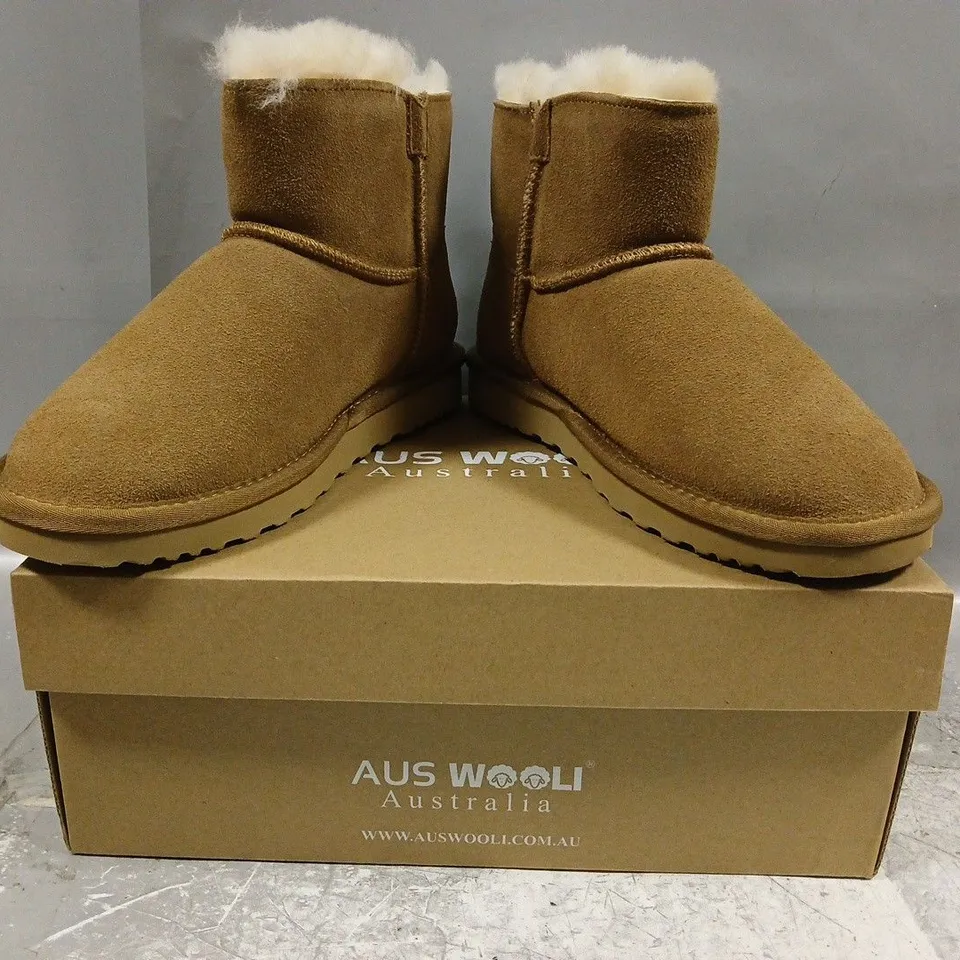 BOXED PAIR OF AUS WOOLI CABARITA BOOTS IN CHESTNUT SIZE UK 5