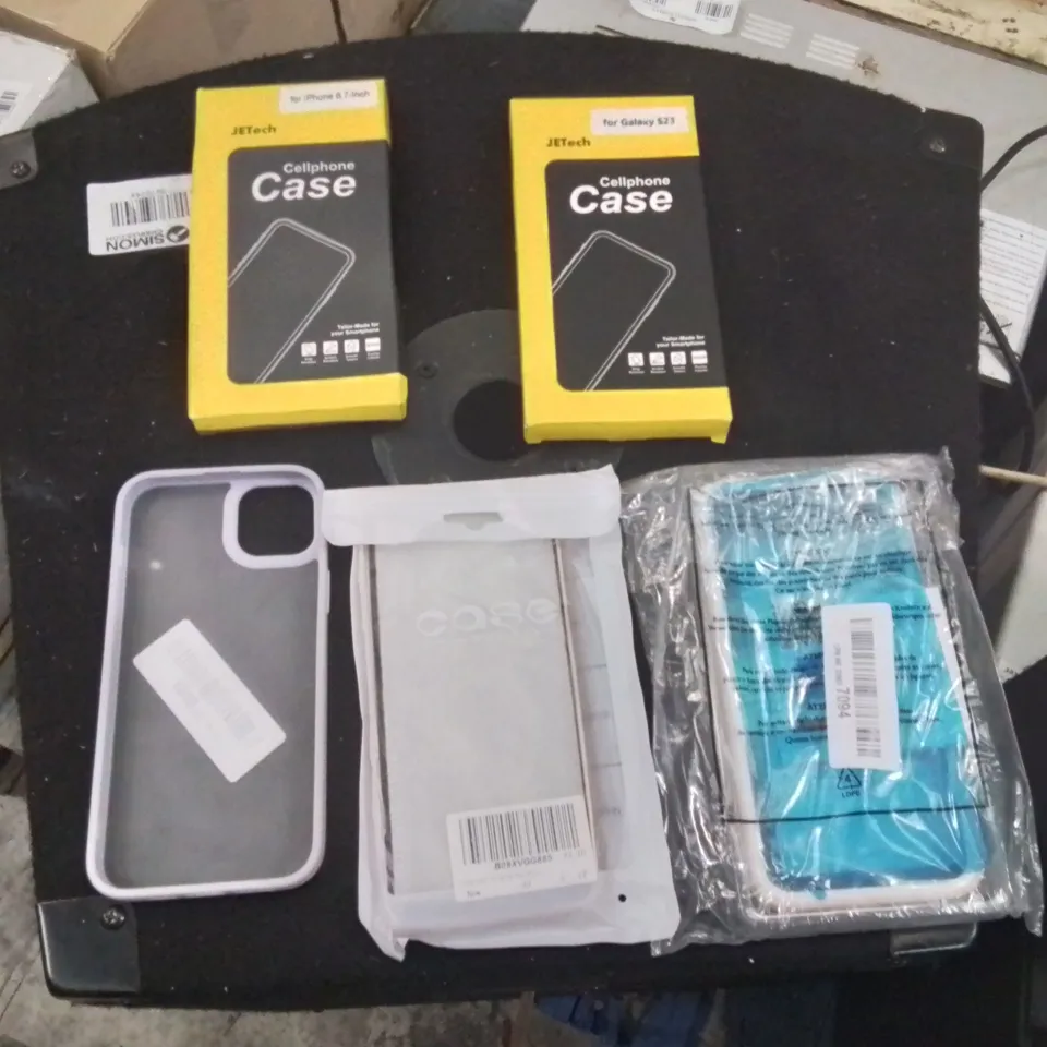 PALLET CONTAINING A LARGE QUANTITY OF PHONE CASES 