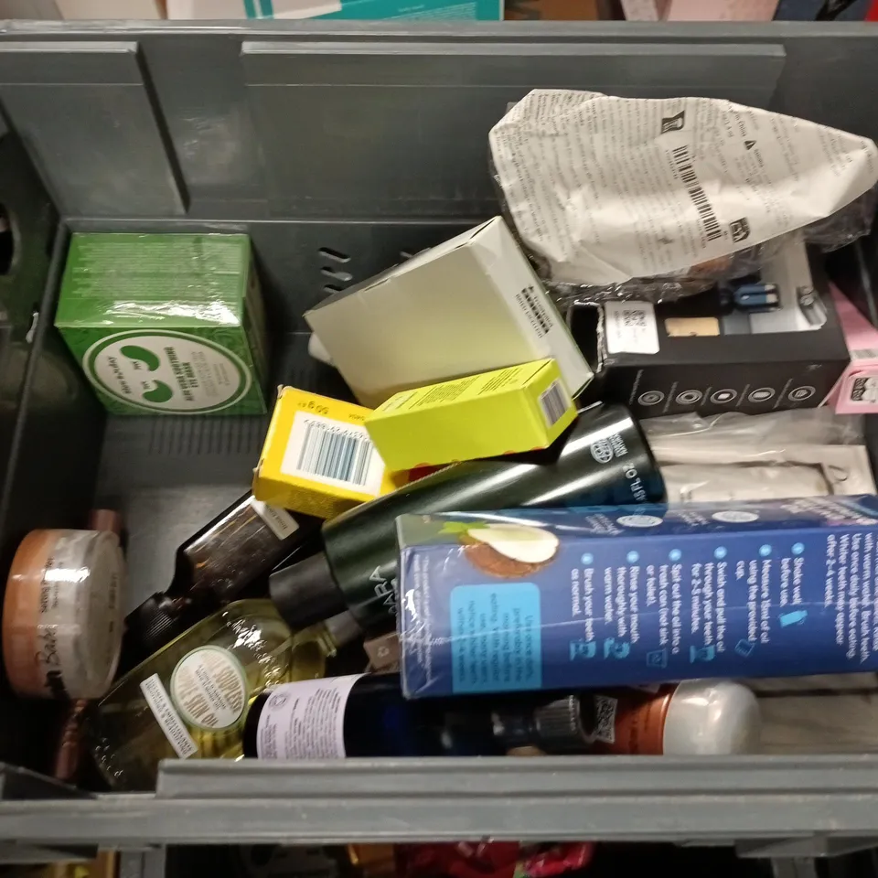 APPROXIMATEY 20 ASSORTED HEALTH AND BEAUTY PRODUCTS TO INCLUDE - PLOUISE BAD BITCH ENERGY LIP SET - FEATHER & DOWN BODY SCRUB AND MERODA COLOUR CHANGING FOUNDATION