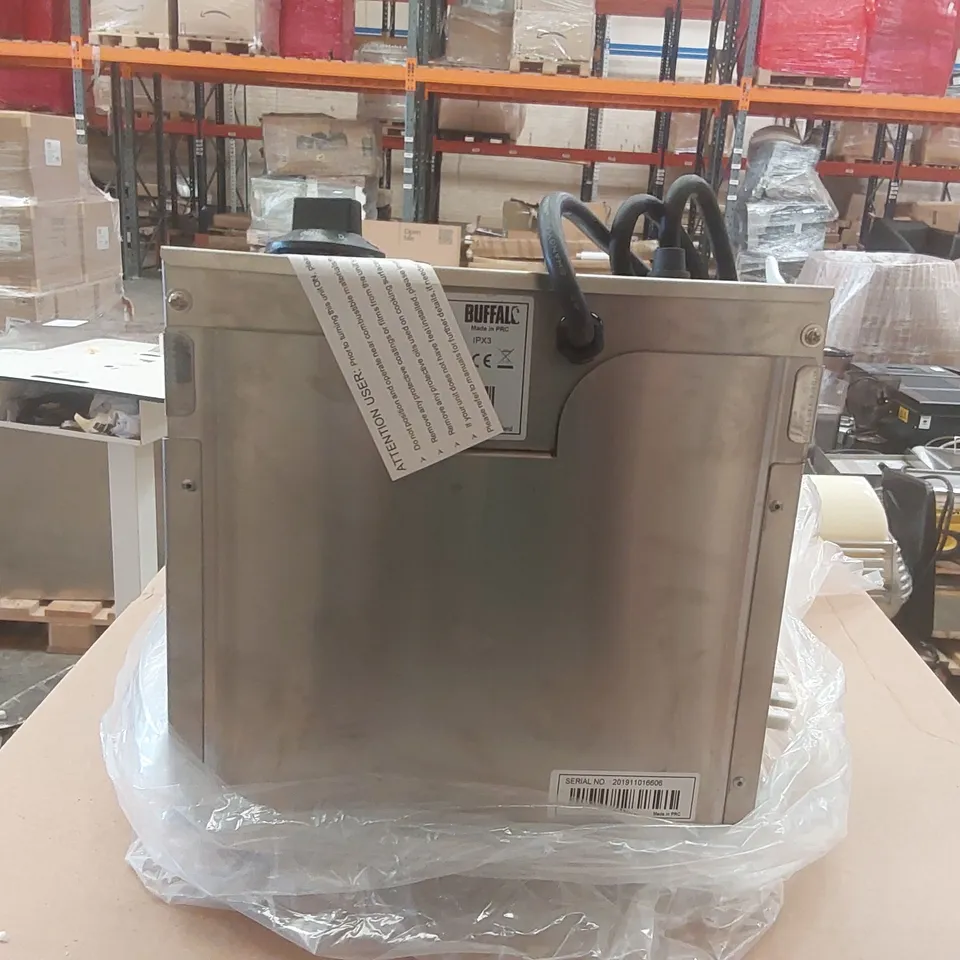 BRAND NEW BOXED BUFFALO L484-03 FRYER