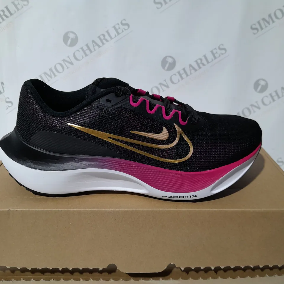 NIKE ZOOM FLY 5 RUNNING SHOES - SIZE 7.5