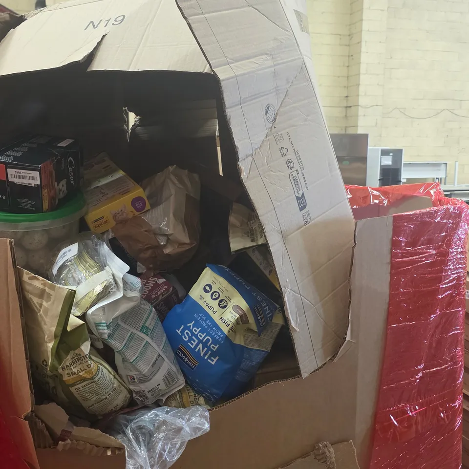 PALLET OF ASSORTED HOUSEHOLD GOODS AND PRODUCTS TO INCLUDE;MEMORY FOAM MATTRESS TOPPER,ACTIVITIES CENTER CHAIR