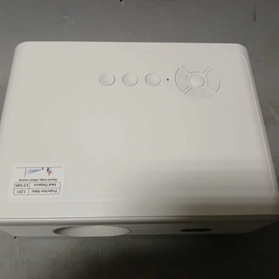 BOXED UNBRANDED VIDEO PROJECTOR IN WHITE