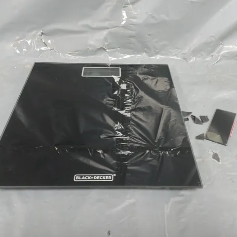 BOXED BLACK + DECKER DIGITAL SCALE