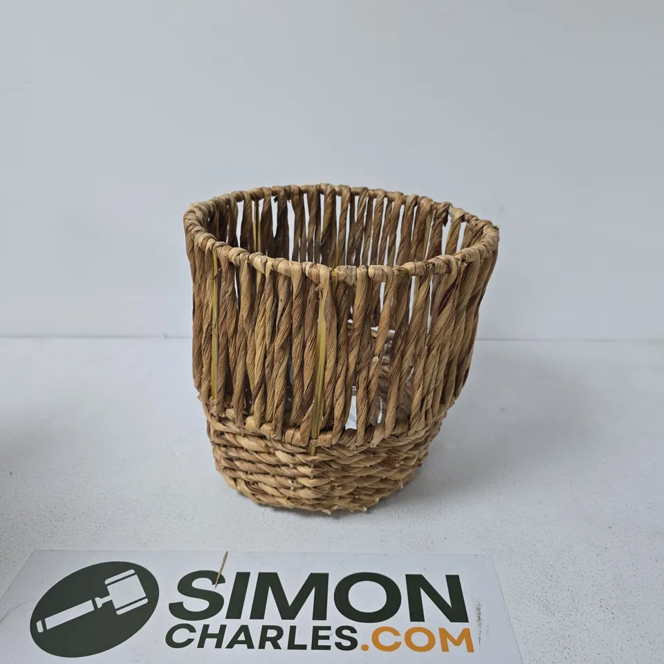 ROUND BASKET PLANTER 