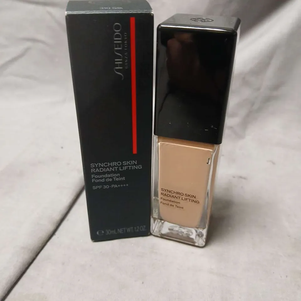 BOXED SHISEIDO SYNCHRO SKIN RADIANT LIFT FOUNDATION – SPF30 PA++++, 30 ML
