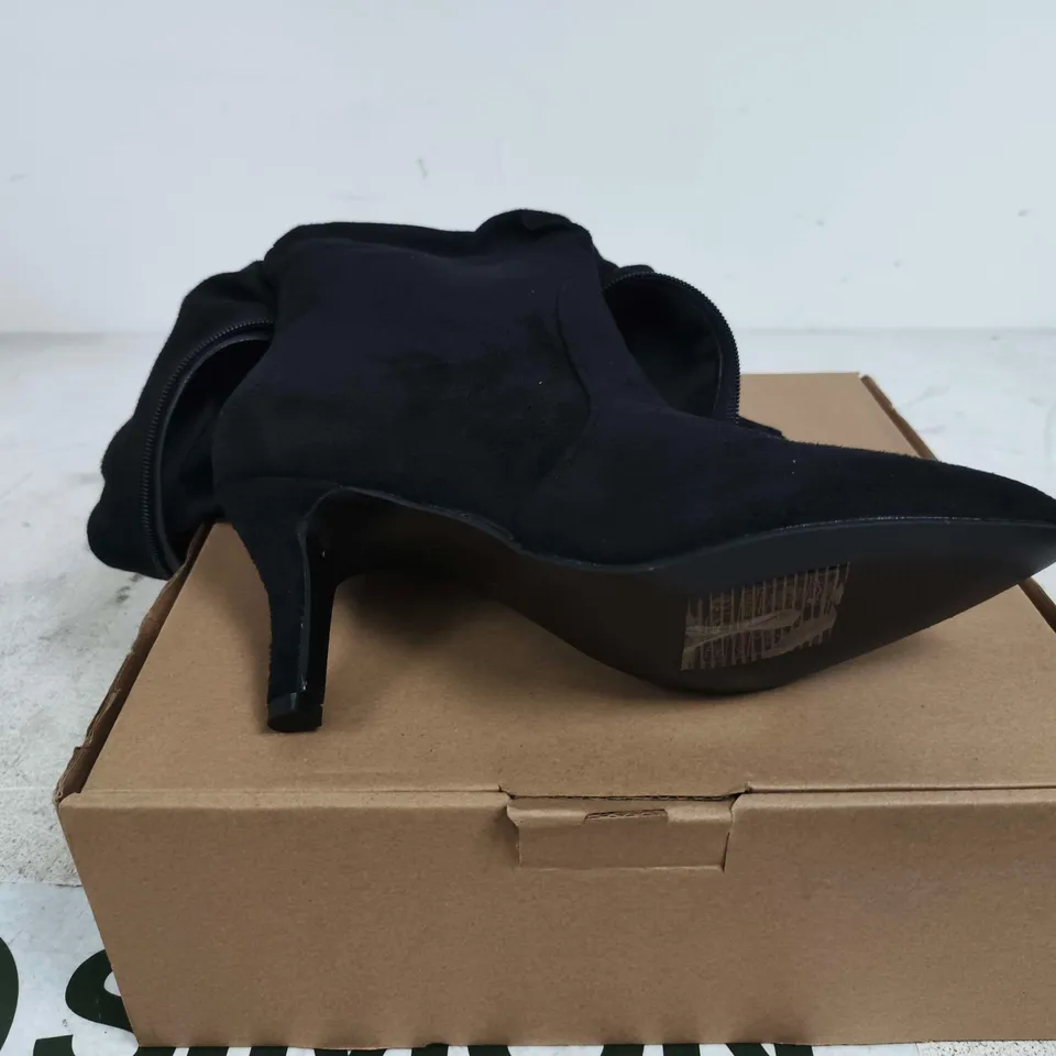 LADIES COLLECTION BLACK BOOTS SIZE 4 BOXED