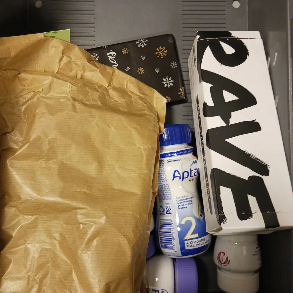 APPROXIMATELY 10 ASSORTED FOOD/DRINK PRODUCTS TO INCLUDE CHRISTMAS PUDDING BISCUITS, GENMAI CHA TEA, COCOZHI DRINK MIX ETC