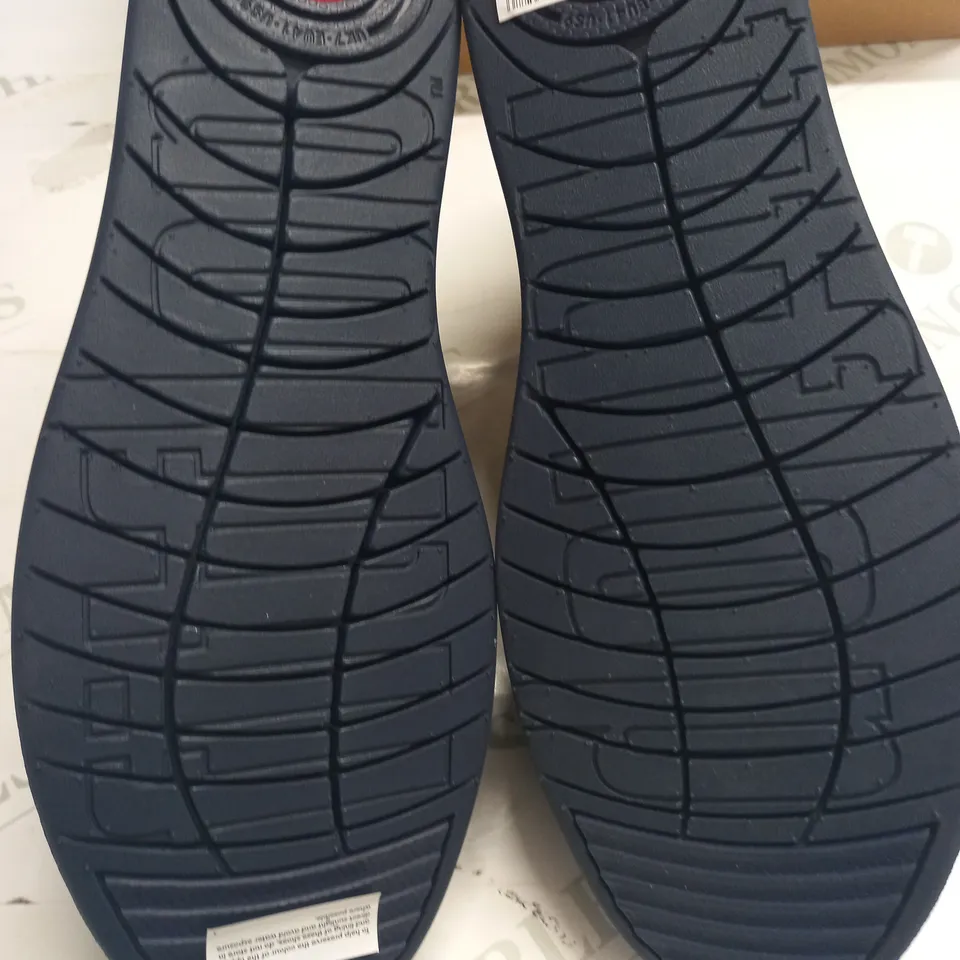 BOXED PAIR OF FIRFLOPS RALLY LEATHER SLIP-ON TRAINERS IN MIDNIGHT NAVY - UK 7