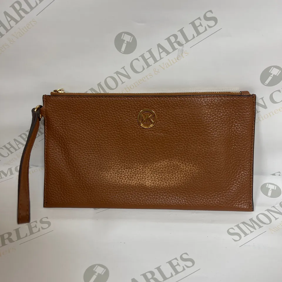 MICHAEL KORS ZIP LEATHER PURSE IN BROWN