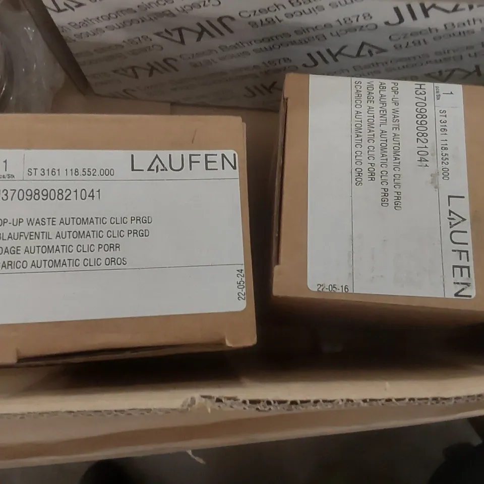 BOX CONTAINING A LARGE QUANTITY OF ASSORTED BATHROOM FITTINGS/PARTS