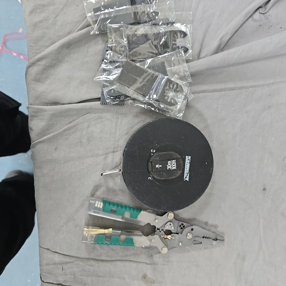 TAPE MEASURE + MULTI TOOL + HCS FOR WOOD