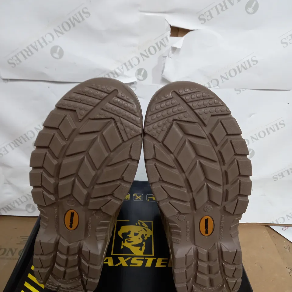 MAXSTEEL SAND SAFETY BOOTS SIZE 9