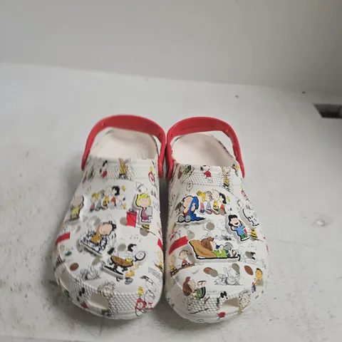 PAIR OF PEANUTS PRINT CLASSIC CLOG CROCS - SIZE M7/W8