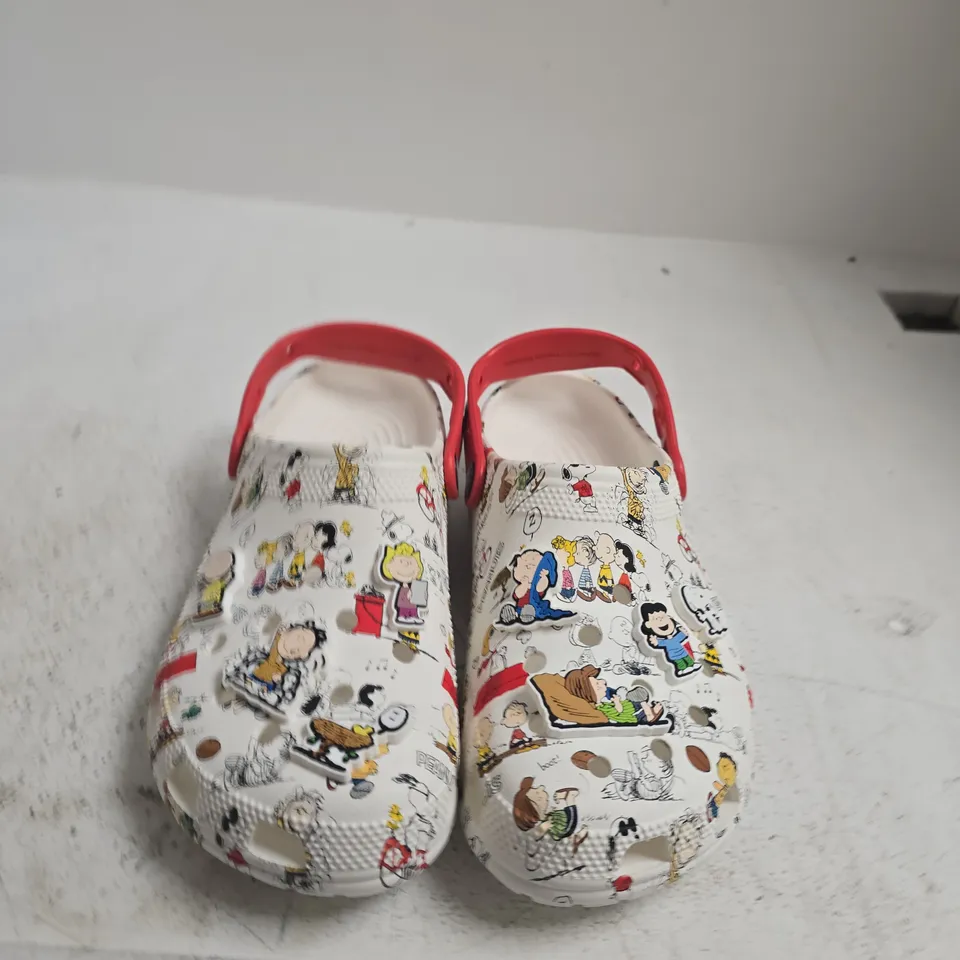 PAIR OF PEANUTS PRINT CLASSIC CLOG CROCS - SIZE M7/W8