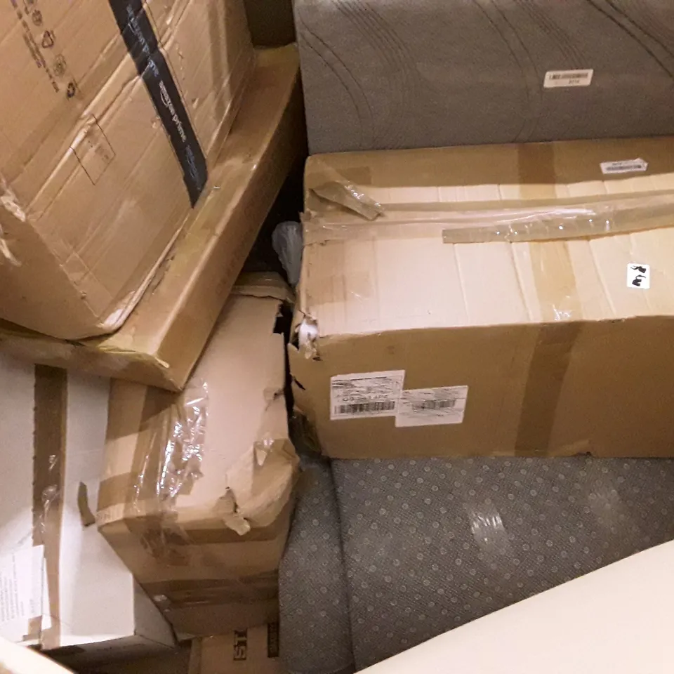 PALLET OF ASSORTED PRODUCTS INCLUDING TRAVEL MAP, PVC CHAIR MAT, SHOPPING BAG, TOILET SEAT