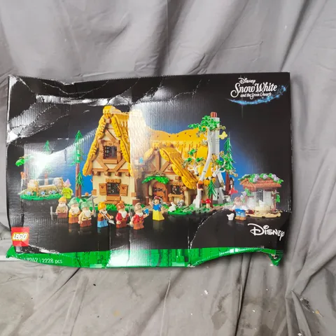 LEGO DISNEY SNOW WHITE AND THE SEVEN DWARFS BOXED SET – 2,228 PIECES