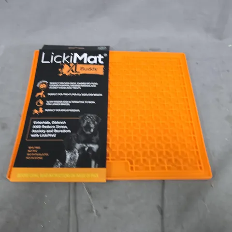 LICKIMAT BUDDY ORANGE SILICONE DOG LICKING MAT