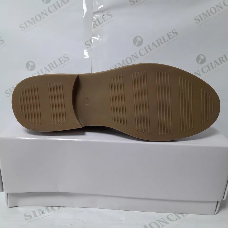 FIND MENS MARSH MICROSUEDE ANKLE BOOT IN TAUPE SIZE 10