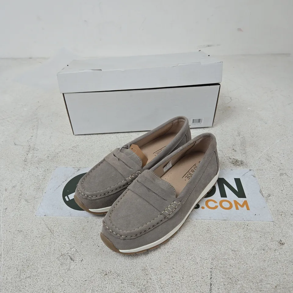 JO & JOE GREY SUEDE MOCCASIN LOAFERS – UK SIZE 6 (MEN)