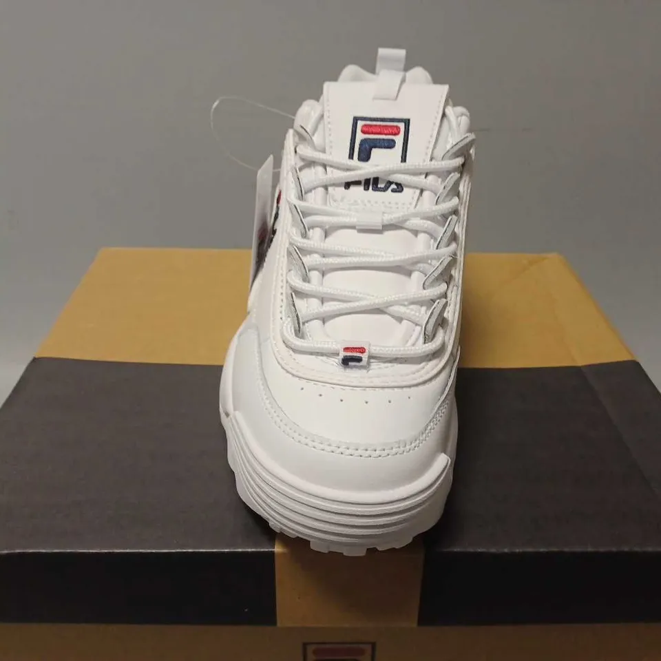 BOXED FILA DISRUPTOR II PREMIUM TRAINERS - UK 6.5