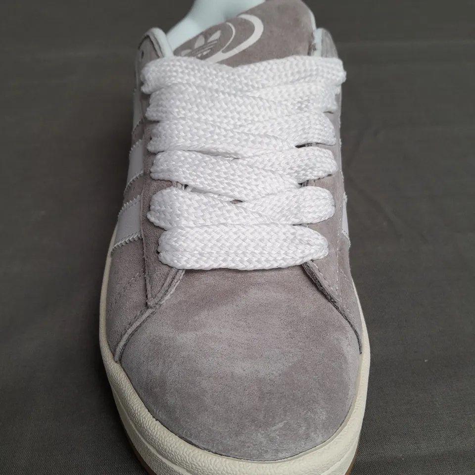 BOXED PAIR OF ADIDAS CAMPUS TRAINERS SIZE UK 5
