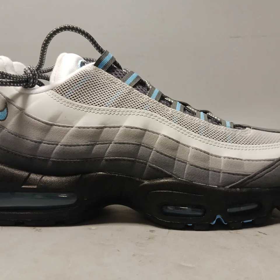 BOXED PAIR OF NIKE AIR MAX 95 SHOES IN GREYSCALE UK SIZE 10.5