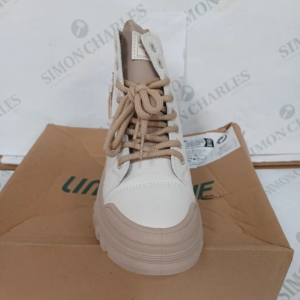 BOXED PAIR OF LINGWUZHE BOOTS -BEIGE / SIZE: 35 EU