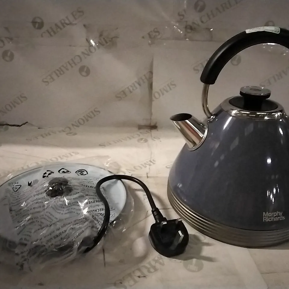 BOXED MORPHY RICHARDS VENTURE 1.5L RETRO BASALT KETTLE