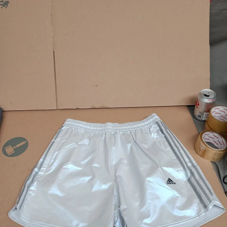 Adidas Originals Supernova shorts – Silver, Size M