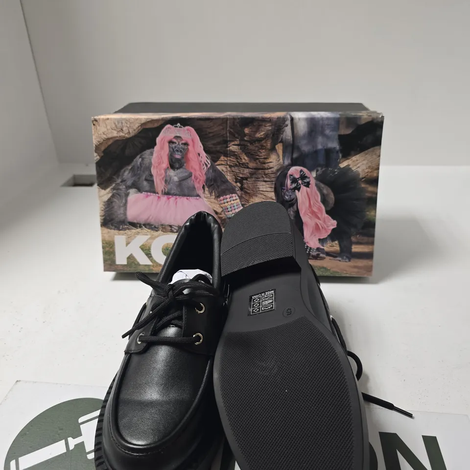 BOXED KOI ARWEN TALE BOAT SHOES - BLACK, UK 5