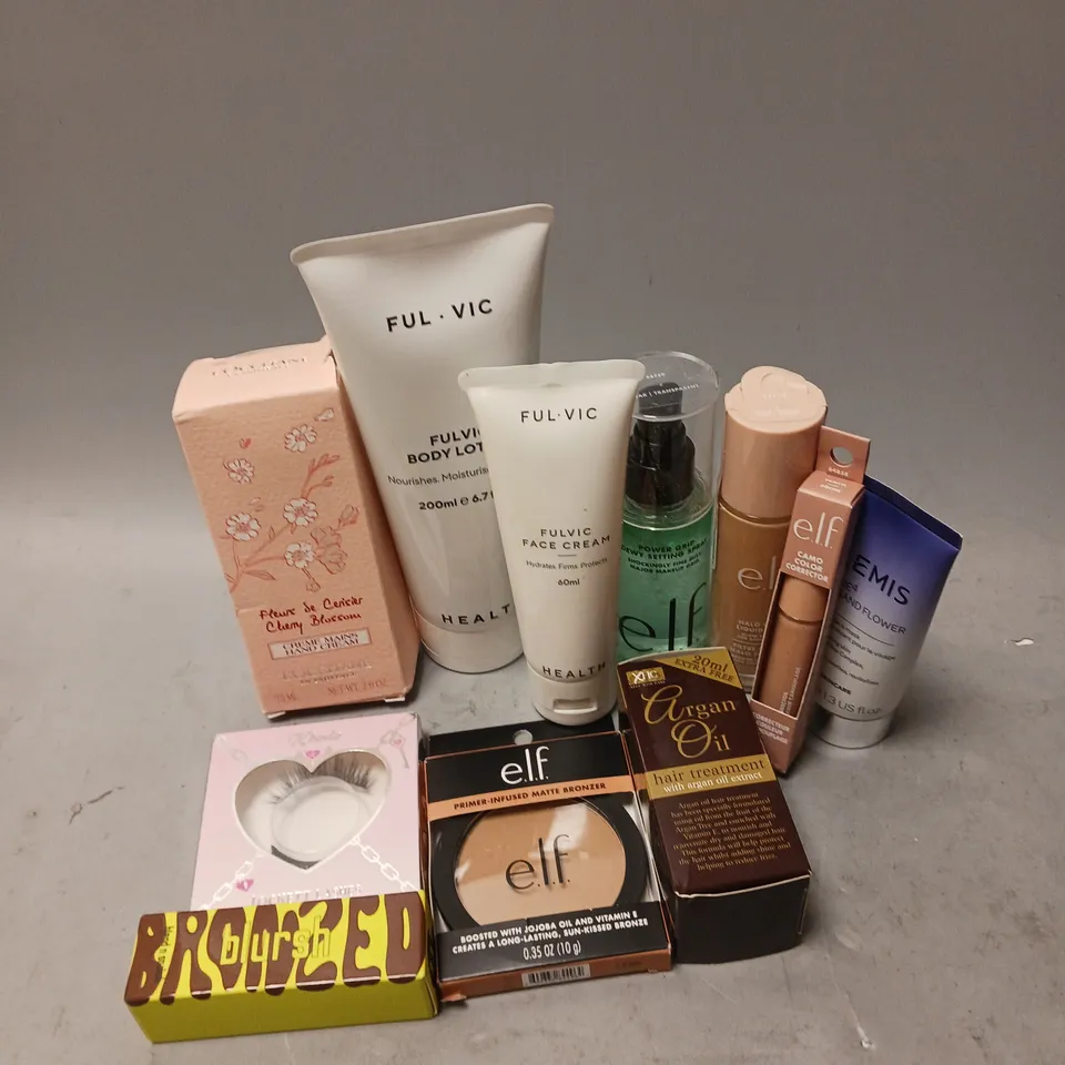 BOX OF APPROXIMATELY 12 COSMETIC ITEMS TO INCLUDE - FUL VIC FACE CREAM - MADE BY MITCHELL BLURSH - ELF HALO GLOW LIQUID FILTER IN LIGHT/MEDIUM - ETC