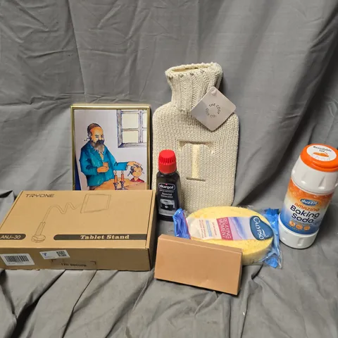 APPROXIMATELY 10 ASSORTED HOUSEHOLD ITEMS TO INCLUDE TRYONE TABLET STAND, T HOT WATER BOTTLE, BAKING SODA, ETC
