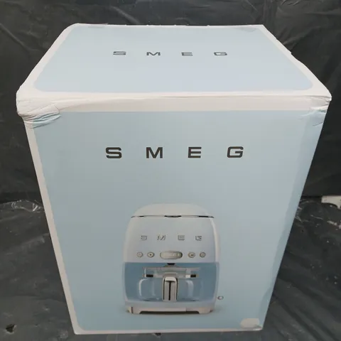 BOXED SMEG DCF02 RETRO STYLE DRIP COFFEE MACHINE, 1.4 LITRE TANK - WHITE