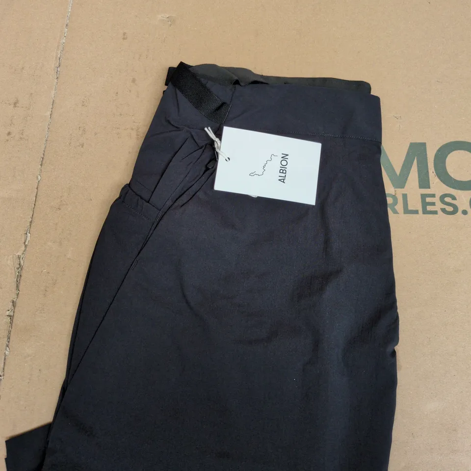 ALBION MEN'S ZOA SHORTS, CHARCOAL, SIZE M