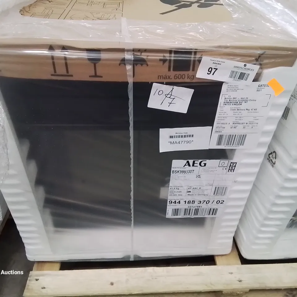 AEG 9000 STEAM PRO  INTEGRATED SINGLE ELECTRIC OVEN Model BSK999330T RRP £1750