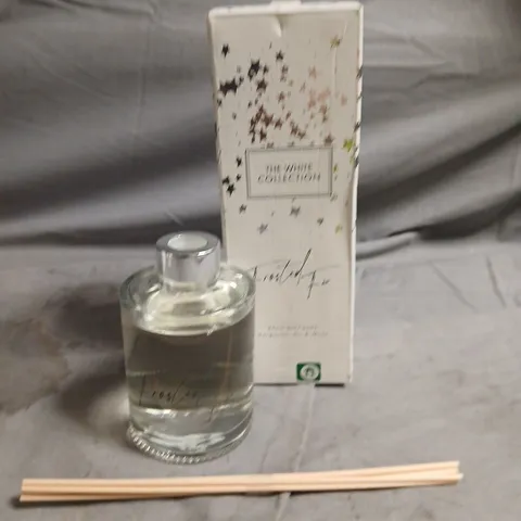 THE WHITE COLLECTION REED DIFFUSER SET WITH GLASS FRAGRANCE BOTTLE AND WOODEN REEDS 