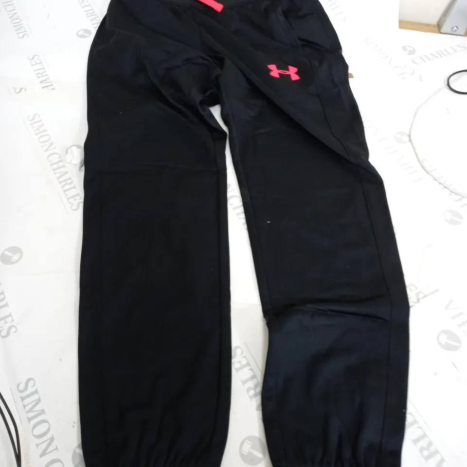 UNDER ARMOUR KNIT TRACKSUIT PANTS IN BLACK (CHILDRENS MEDIUM)