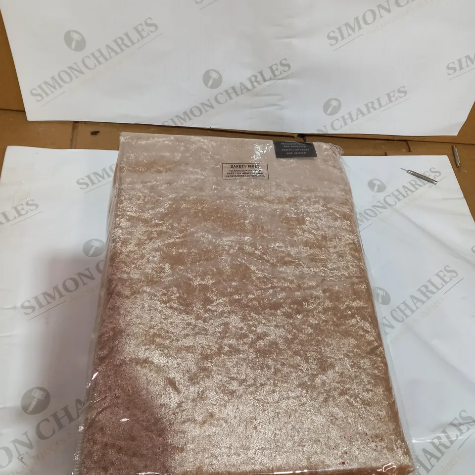 PARK LANE HOME COLLECTION LONDON INCLUDING DUVET COVER AND 2 PILLOW CASES 