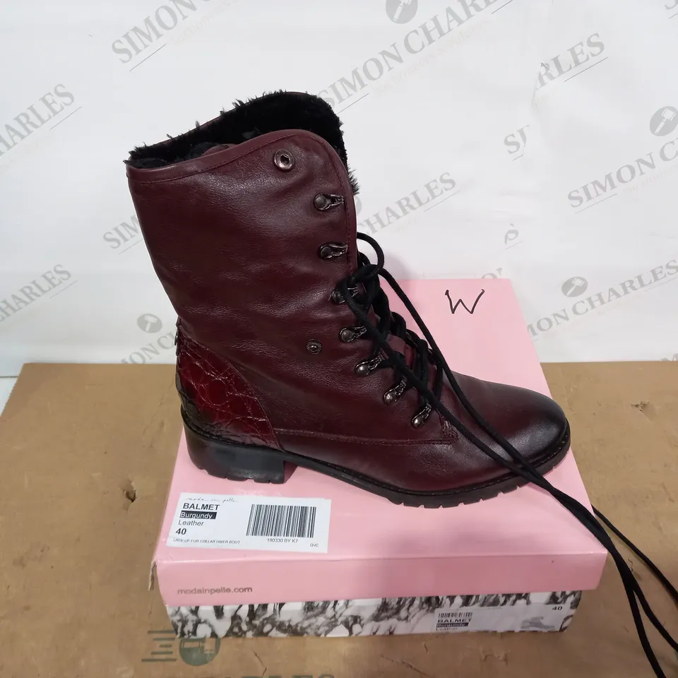 BOXED PAIR OF MODA IN PELLE BOOTS - SIZE  40