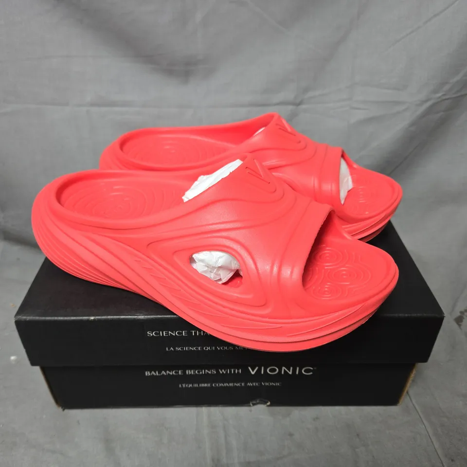 BOXED VIONIC MONSTER COVE SANDALS IN STRAWBERRY - SIZE 6