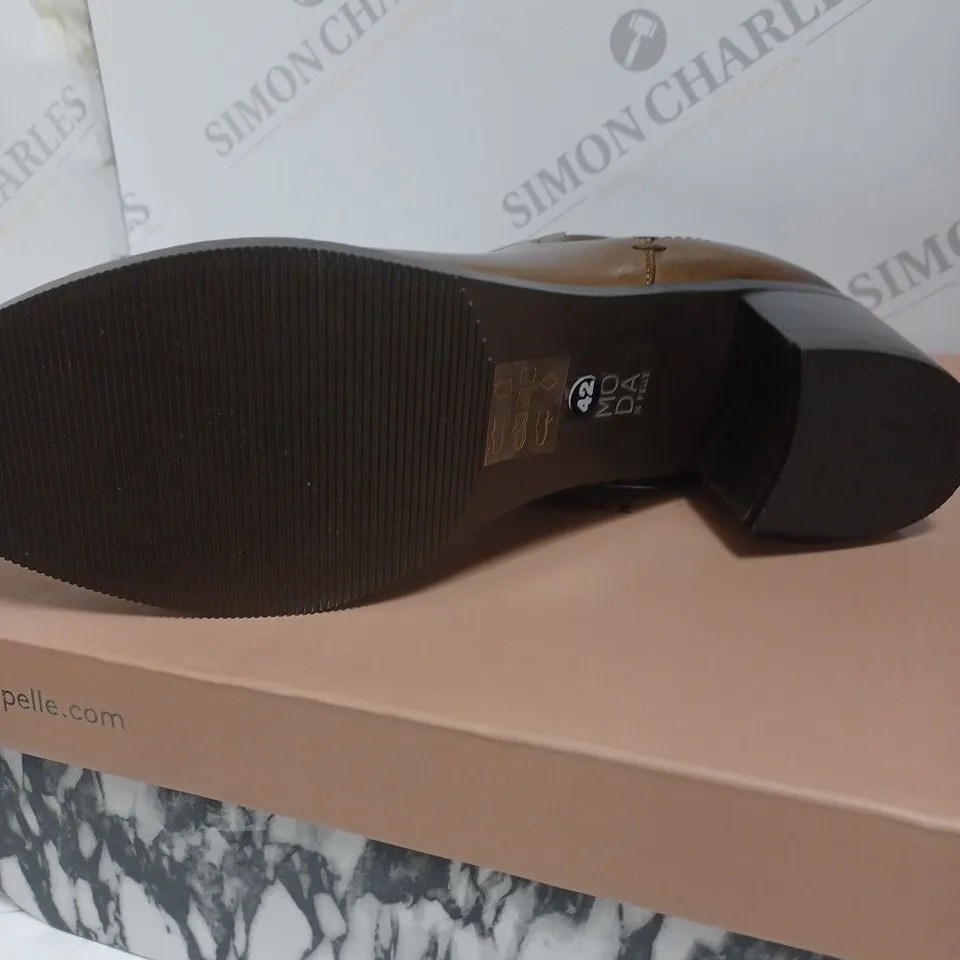 BOXED MODA IN PELLE WINETTE LEATHER BLOCK HEEL CHELSEA BOOTS, TAN - SIZE 9