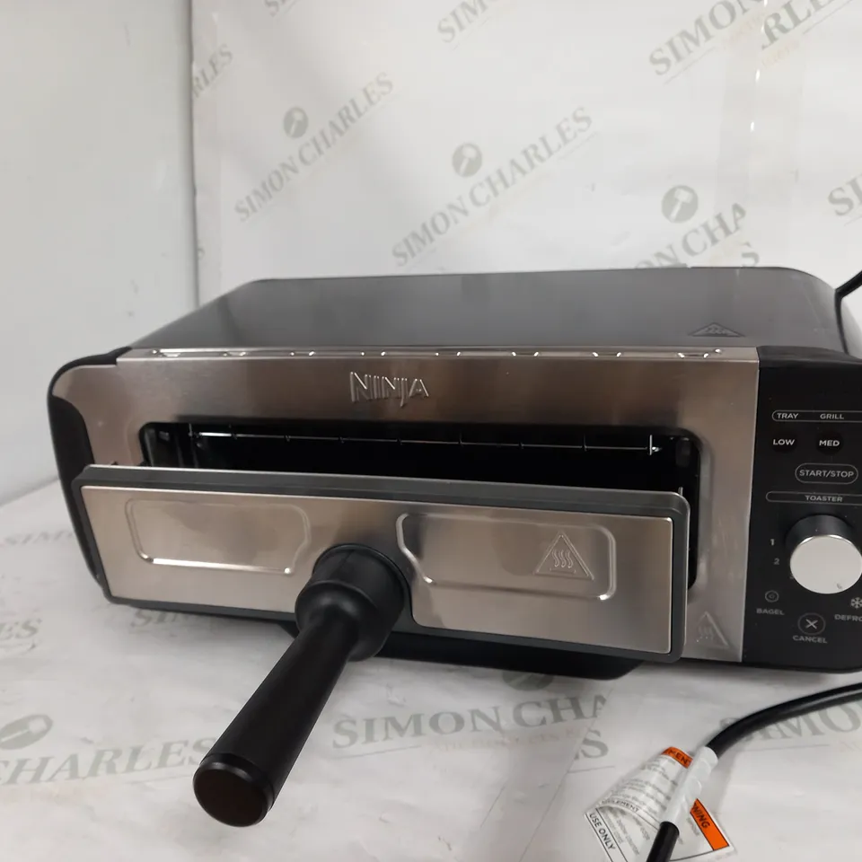 NINJA 2-IN-1 TOASTER & GRILL ST100UK