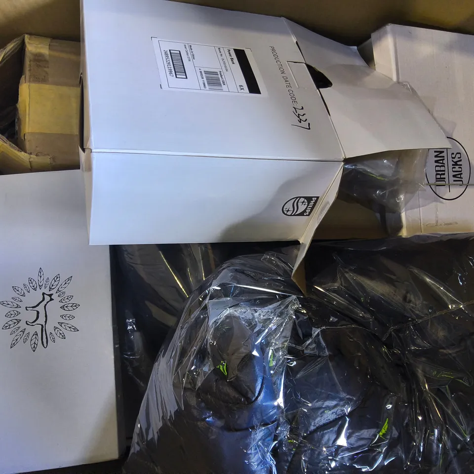 BOX OF APPROXIMATELY 10 ASSORTED ITEMS TO INCLUDE SHOES, BUDDHA ORNAMENT AND AFTERSHAVE