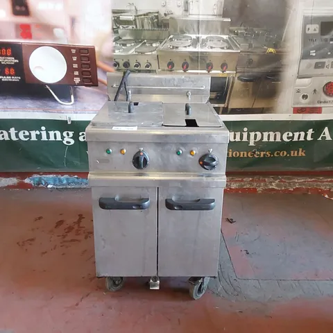LINCAT COMMERCIAL TWIN BASKET FRYER