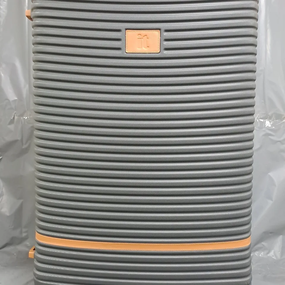 IT LUGGAGE REPLICATING LARGE CHARCOAL EXPANDABLE SUITCASE SET